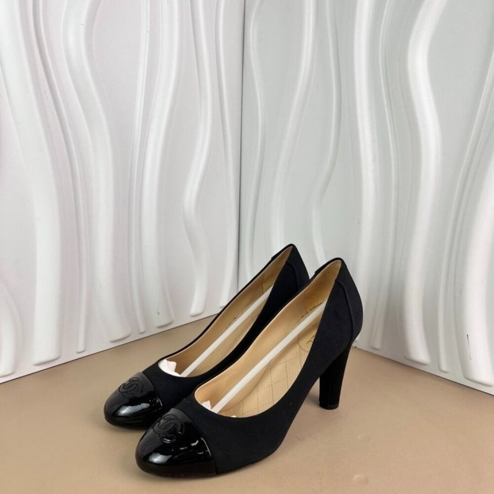 Chanel Black Suede & Patent Leather Heels With Logo Cap Toe Size 38C Made In Ita